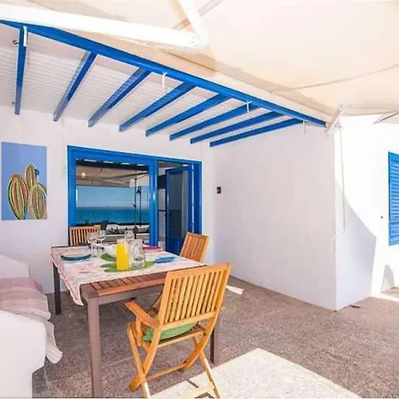 Апартаменти Puerto Del Carmen Sleeps 6 Wifi